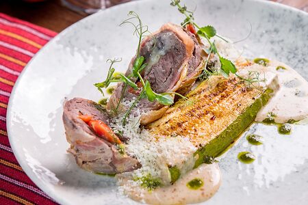 Рулет из говяжьей вырезки