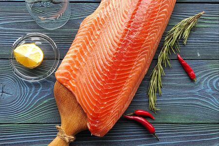 Филе сёмги на коже охлажденное M