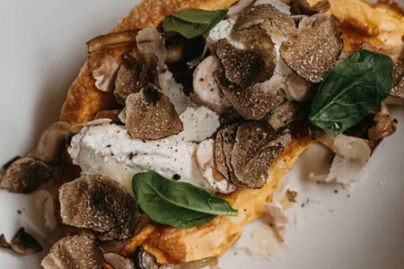 Омлет с рикоттой и трюфелем