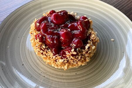 Тарталетка с вишней