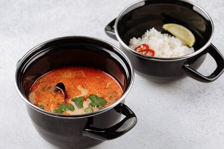 Том ям с морепродуктами