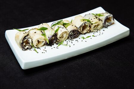 Рулетики из баклажан