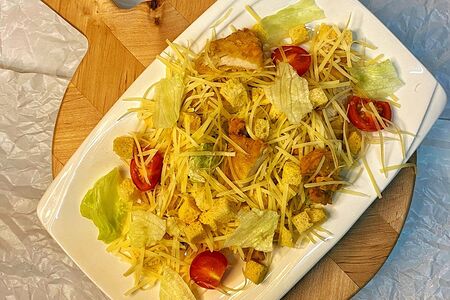 Салат Цезарь с курицей