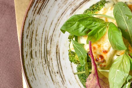 Брокколи под сырной корочкой