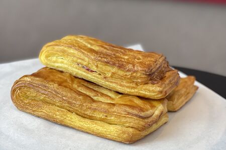 Слойка с брусникой