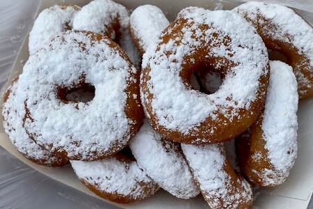 Пончик в сахарной пудре