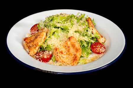 Салат Цезарь с курицей