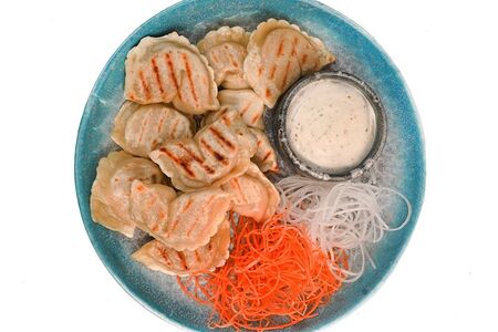 Картофельные вареники с грибами жареные