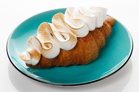 Круассан лимонный