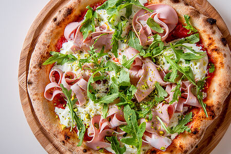 Пицца со Страчателлой и Мортаделлой