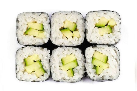 Классический ролл с огурцом