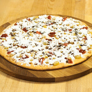 Пицца С миндалем, клубникой и винoградом