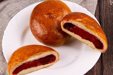 Пирог печеный с ягодным конфитюром