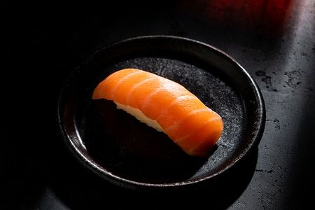 Нигири с лососем