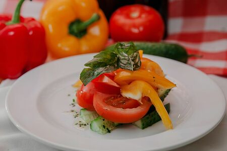 Ассорти из свежих овощей