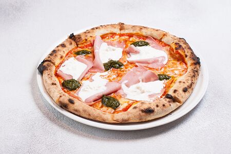 Пицца Мортаделла и страчателла 