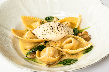 Тортеллини с цыпленком и муссом из фуа-гра