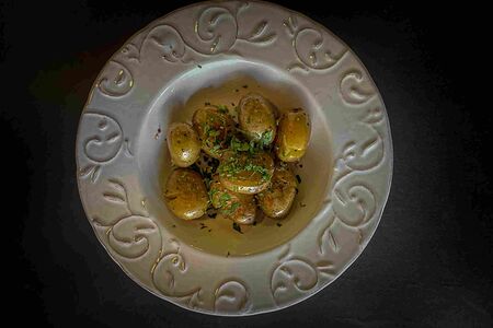 Молодой картофель жареный