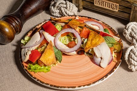 Салат мексиканский с курочкой и халапеньо