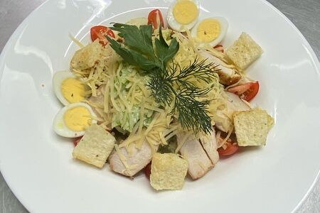 Салат Цезарь с курицей