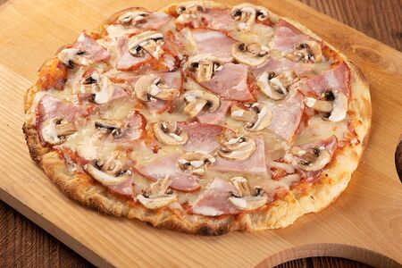 Римская пицца Грибы-ветчина