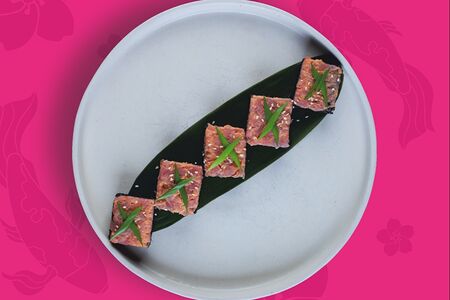 С тунцом и черным рисом