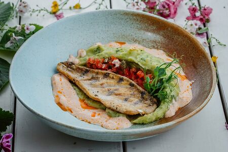 Судак с картофельным пюре по-тоскански