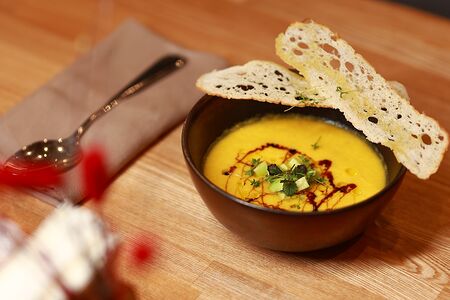 Гаспачо из жёлтых томатов с креветками