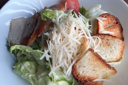 Цезарь с курицей