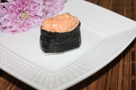 Гункан Спайси с угрем