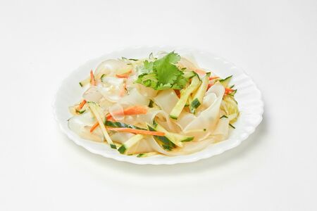 124. Салат из стеклянной лапши и огурцов