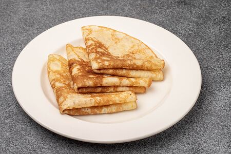 Румяные блины со сметаной