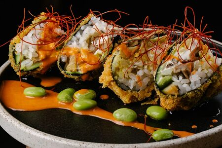 Онигири с рапанами