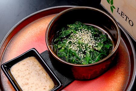 Чука салат с соусом гамадари