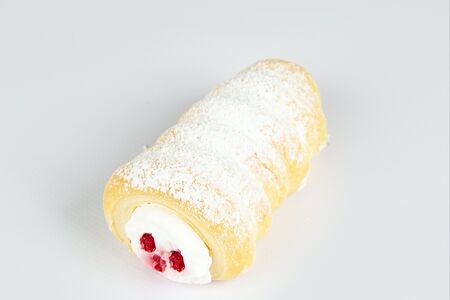 Пирожные Трубочки с сырным кремом