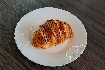 Круассан слоеный с шоколадом