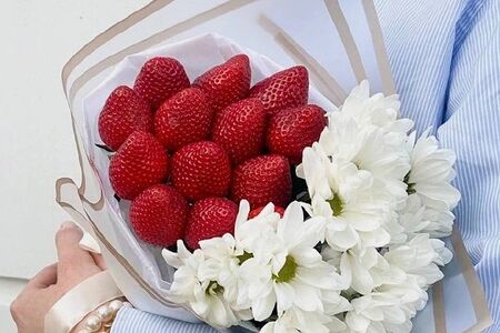 Букет с хризантемой