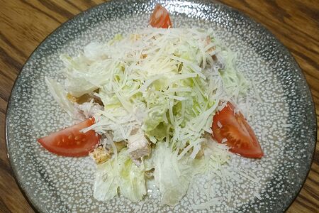 Салат Цезарь с курицей