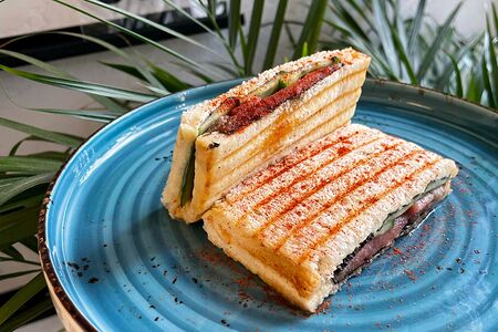 Сэндвич с тунцом