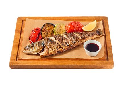 Сибас с овощами гриль