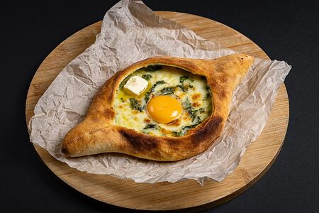 Хачапури по-аджарски со шпинатом