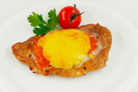 Отбивная из свинины с сыром