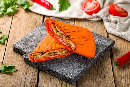 Шаурма в сырном лаваше