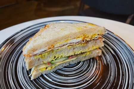 Клаб сэндвич с курицей и беконом