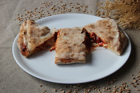 Пицца Кальцоне с индейкой Барбекю