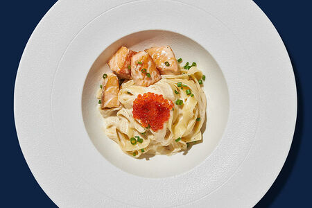 Феттуччине с лососем и сливочным соусом