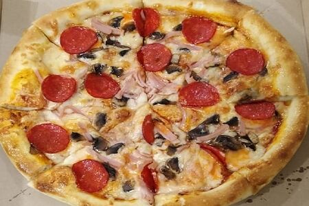 Пеперони с ветчиной и грибами