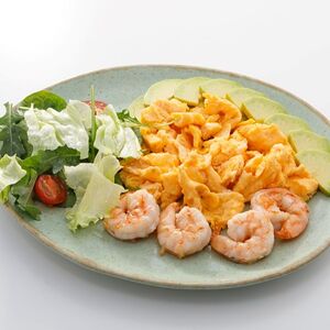 Классический скрембл с тигровыми креветками