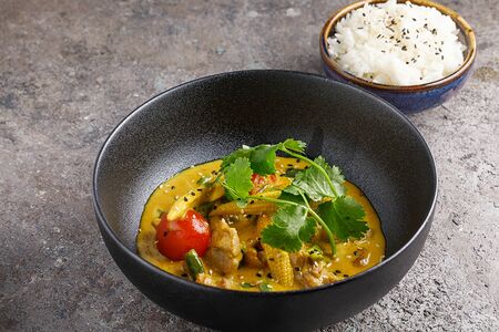 Тайское желтое карри с курицей