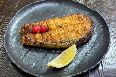 Стейк из семги на мангале